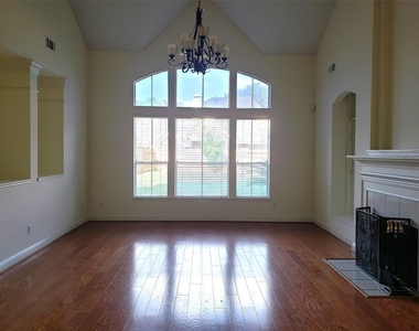 5319 Ashley Way Ct Court - Photo Thumbnail 6