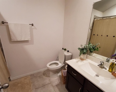 22607 Castello Lakes Drive - Photo Thumbnail 23