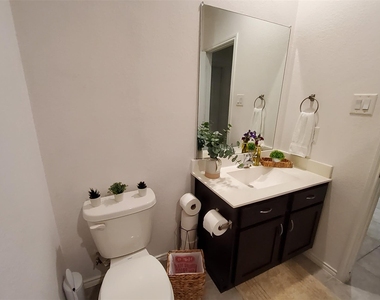 22607 Castello Lakes Drive - Photo Thumbnail 24