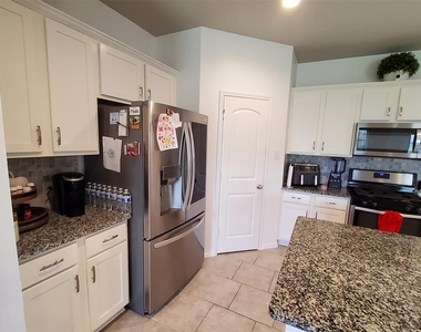 22607 Castello Lakes Drive - Photo Thumbnail 10