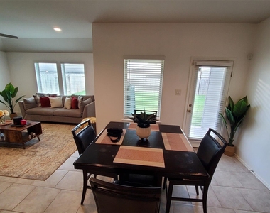 22607 Castello Lakes Drive - Photo Thumbnail 8