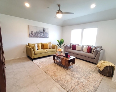 22607 Castello Lakes Drive - Photo Thumbnail 16