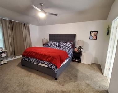 22607 Castello Lakes Drive - Photo Thumbnail 17