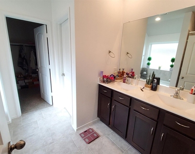 22607 Castello Lakes Drive - Photo Thumbnail 18