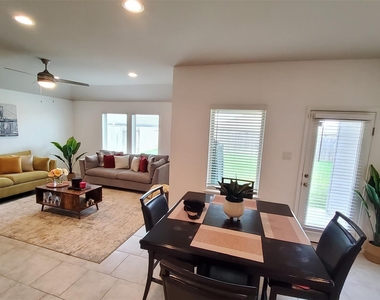 22607 Castello Lakes Drive - Photo Thumbnail 7
