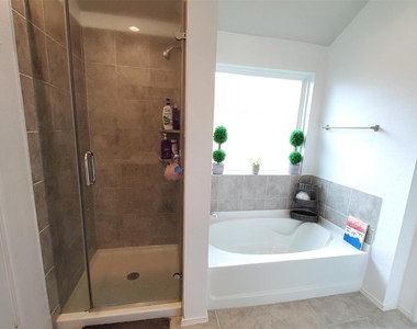 22607 Castello Lakes Drive - Photo Thumbnail 20