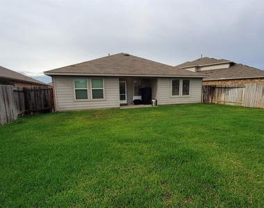 22607 Castello Lakes Drive - Photo Thumbnail 28