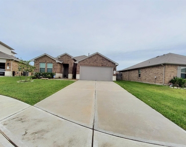 22607 Castello Lakes Drive - Photo Thumbnail 3