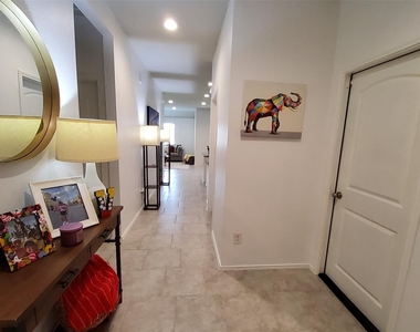 22607 Castello Lakes Drive - Photo Thumbnail 6