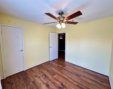 3506 Cove View Boulevard - Photo Thumbnail 9
