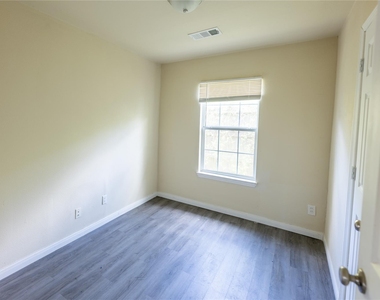 4942 Bataan Road - Photo Thumbnail 7
