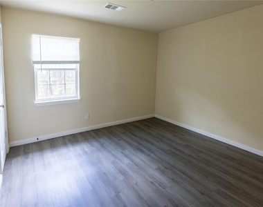 4942 Bataan Road - Photo Thumbnail 9