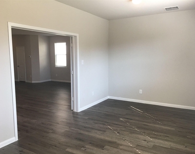 2111 Ethan Drive - Photo Thumbnail 4