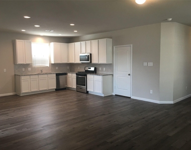 2111 Ethan Drive - Photo Thumbnail 7