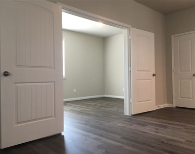 2111 Ethan Drive - Photo Thumbnail 8