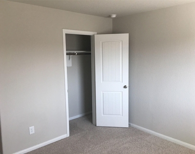 2111 Ethan Drive - Photo Thumbnail 15