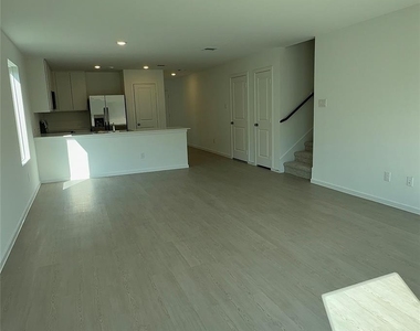 331 Parkin Court - Photo Thumbnail 6