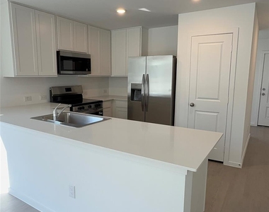 331 Parkin Court - Photo Thumbnail 3