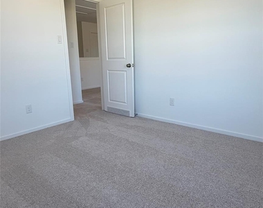 331 Parkin Court - Photo Thumbnail 28