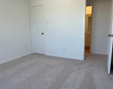 331 Parkin Court - Photo Thumbnail 32