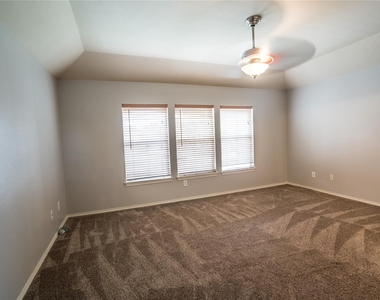 548 W 27th Street - Photo Thumbnail 14