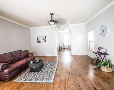 548 W 27th Street - Photo Thumbnail 15