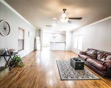 548 W 27th Street - Photo Thumbnail 9