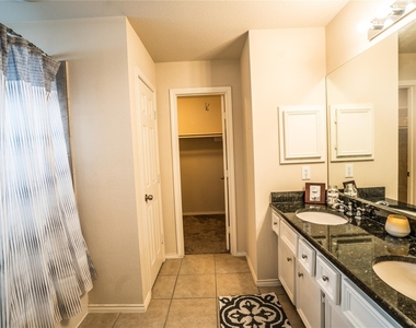 548 W 27th Street - Photo Thumbnail 12