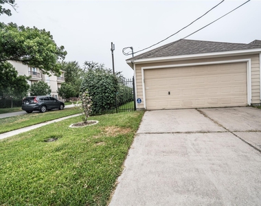 548 W 27th Street - Photo Thumbnail 2