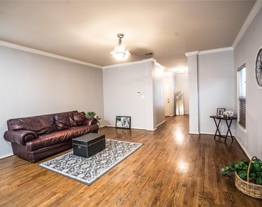 548 W 27th Street - Photo Thumbnail 10