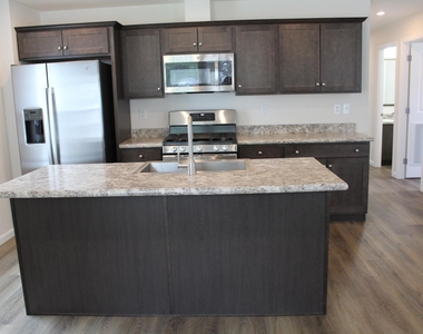 202 S Main - Photo Thumbnail 2