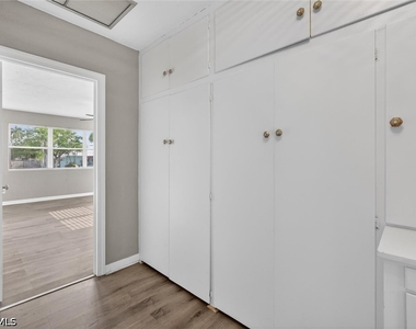 1420 Maravilla Avenue - Photo Thumbnail 22