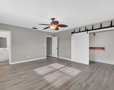1420 Maravilla Avenue - Photo Thumbnail 26