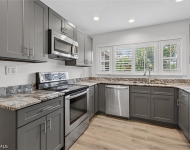 1420 Maravilla Avenue - Photo Thumbnail 18