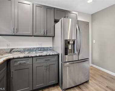 1420 Maravilla Avenue - Photo Thumbnail 20