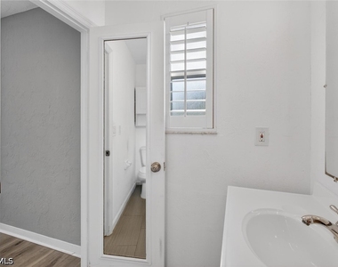 1420 Maravilla Avenue - Photo Thumbnail 28