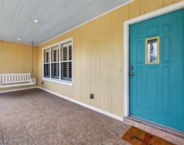 1420 Maravilla Avenue - Photo Thumbnail 9