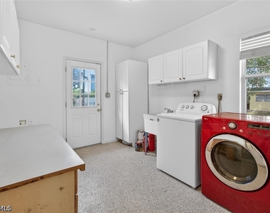 1420 Maravilla Avenue - Photo Thumbnail 35