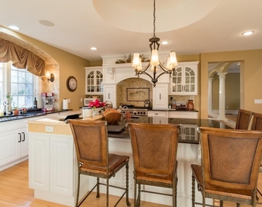 221 South - Photo Thumbnail 7