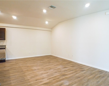 227 Rogers Street - Photo Thumbnail 6