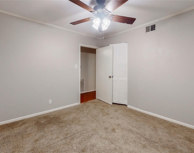 5338 Creekbend Drive - Photo Thumbnail 10