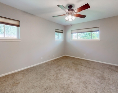 5338 Creekbend Drive - Photo Thumbnail 8