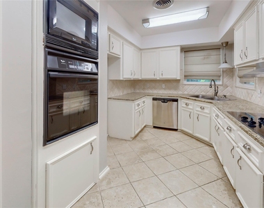 5338 Creekbend Drive - Photo Thumbnail 13