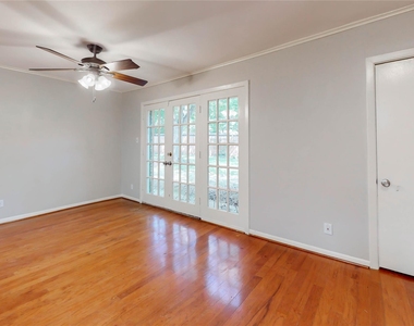 5338 Creekbend Drive - Photo Thumbnail 4