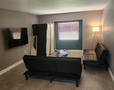 12656 Kenwood Lane - Photo Thumbnail 4