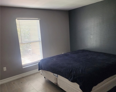 12656 Kenwood Lane - Photo Thumbnail 6