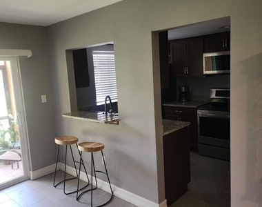 12656 Kenwood Lane - Photo Thumbnail 2