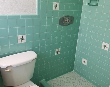 4911 Coronado Parkway - Photo Thumbnail 7