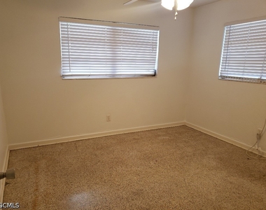 4911 Coronado Parkway - Photo Thumbnail 8