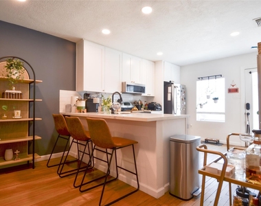 219 W 30th Street - Photo Thumbnail 7